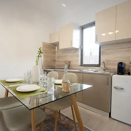 Cozy Near Tia! - Self Check-in - Free Wifi - Netflix Appartement Valjiosi