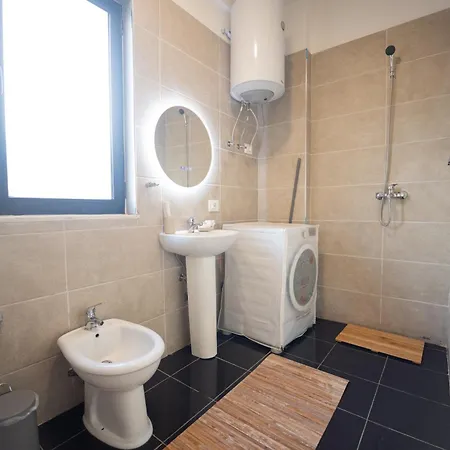 Cozy Near Tia! - Self Check-in - Free Wifi - Netflix Appartement Valjiosi